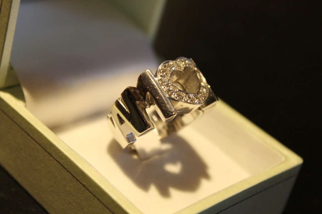 Anello con scritta amore pasquale bruni prezzo deals